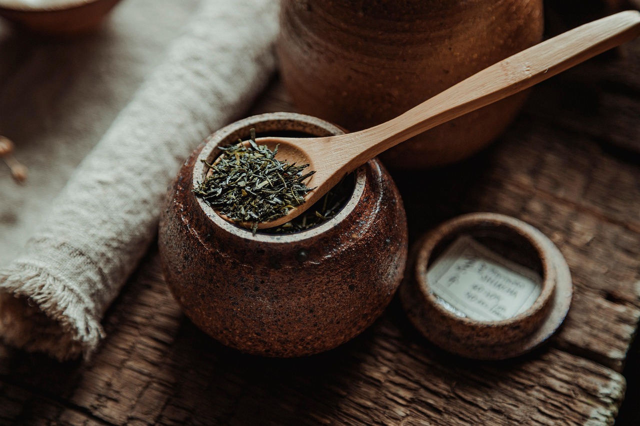 tea, tea leaf, tea jar, spoon, wooden spoon, jar, teatime, pottery, ceremony, tableware, ceramic, closeup, sencha, shincha, japan, japanese tea, kabusecha, tea, tea, tea, tea, tea